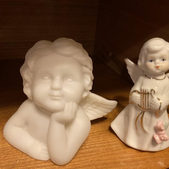 Ангел, светильник и фарфоровая статуэтка