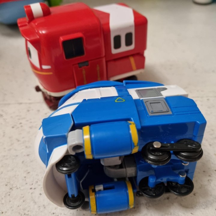 Роботы поезда Кей и Альф