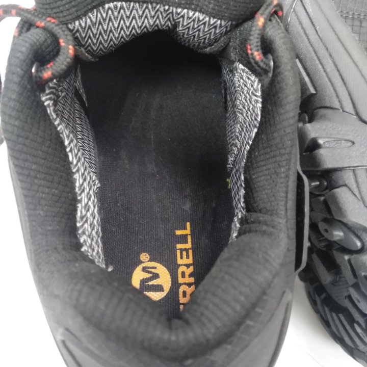 Зимние кроссовки Merrell