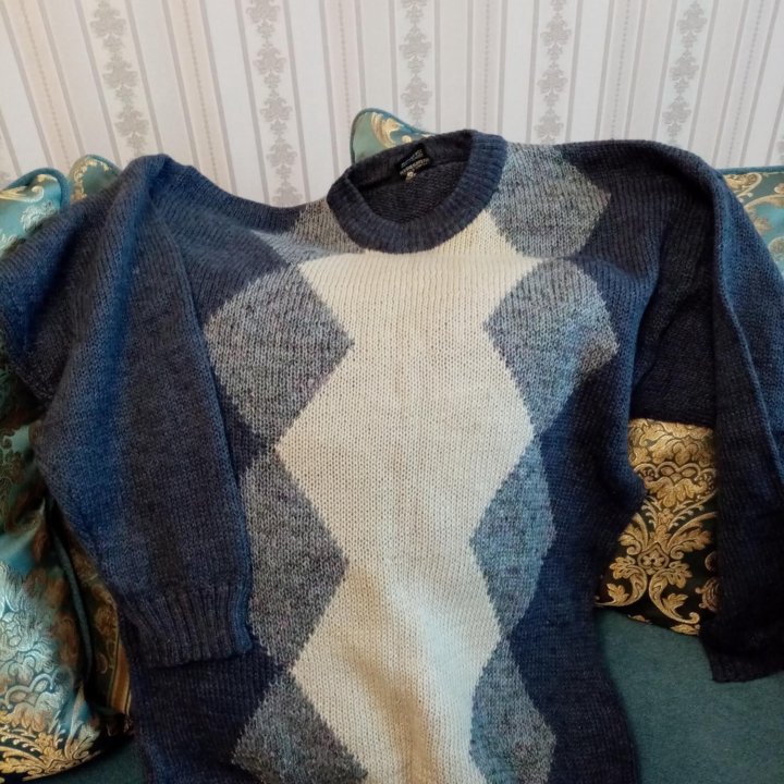 Свитер