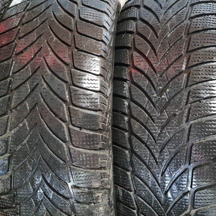 Шины зима липучка б-у Goodyear 215-60R16 4-2-1шт