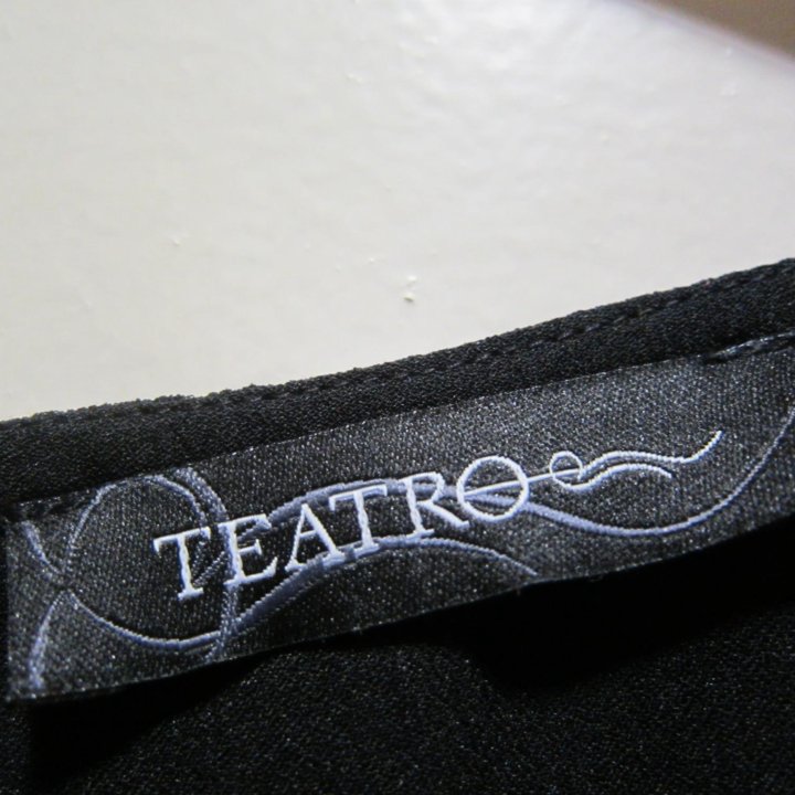 Классическое чёрное платье Teatro
