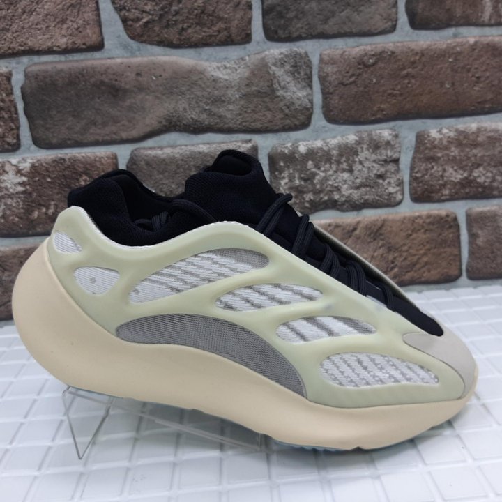 Кроссовки Adidas yeezy boost 700 v3