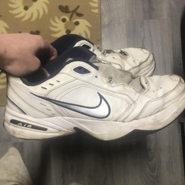 Nike air monarch