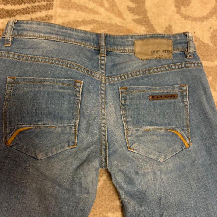 Джинсы DKNY
