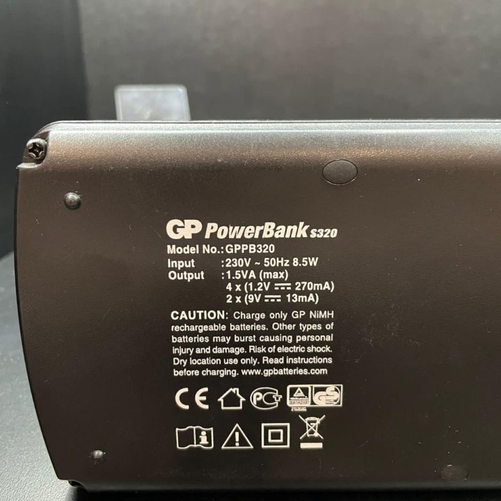 Зарядное для батареек PowerBank s320