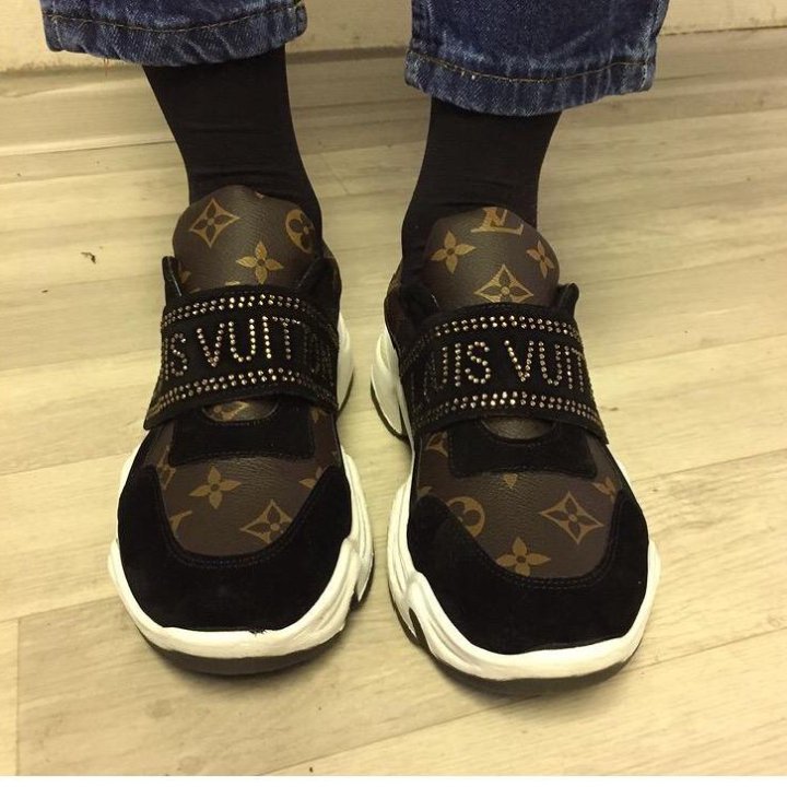 Кроссовки LV