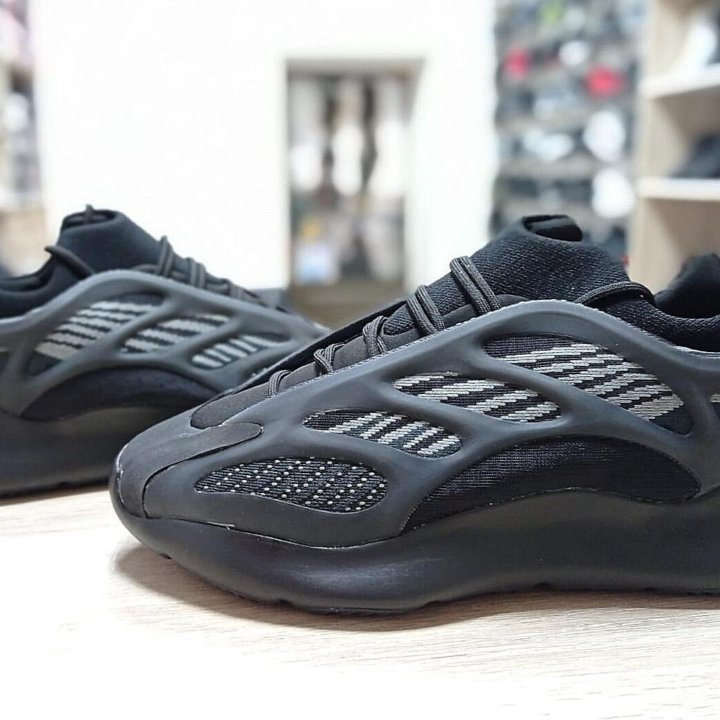 Мужские кроссовки adidas yeezy boost 700 V3