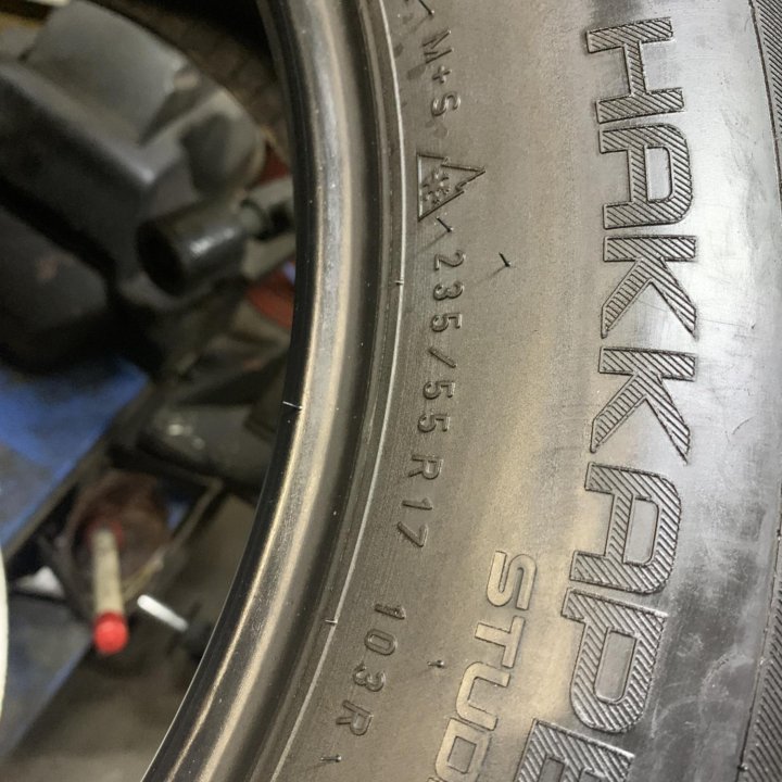 Nokian Hakkapeliitta R2 235/55 R17 2шт