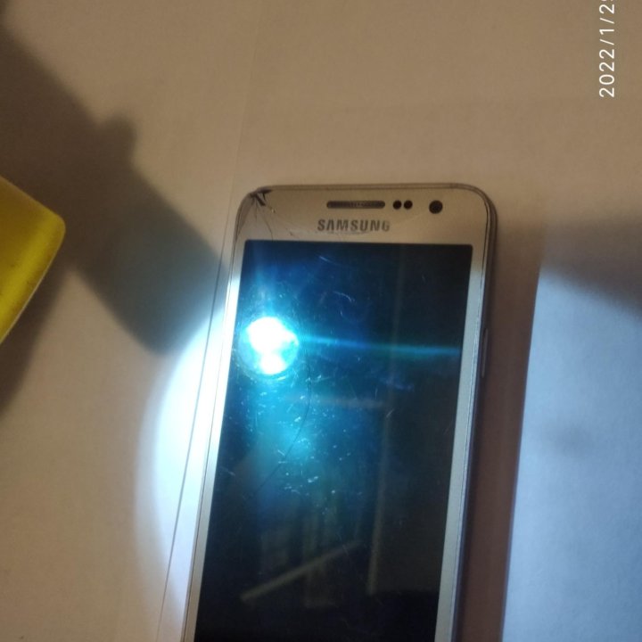 Телефон Samsung Galaxy A3 SM-A300F