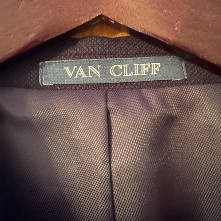 Костюм Van Cliff