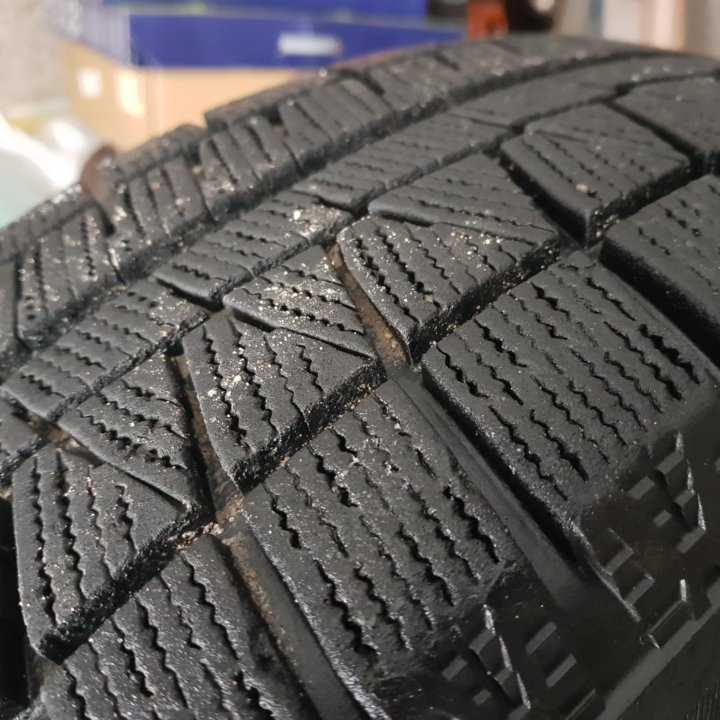 Шины 215/65/16 Bridgestone Blizzak Revo GZ - 4 шт