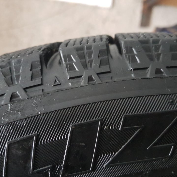 Шины 215/65/16 Bridgestone Blizzak Revo GZ - 4 шт