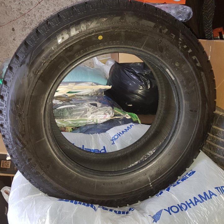 Шины 215/65/16 Bridgestone Blizzak Revo GZ - 4 шт