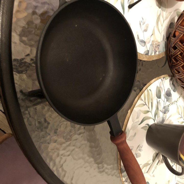 Чугунная сковорода