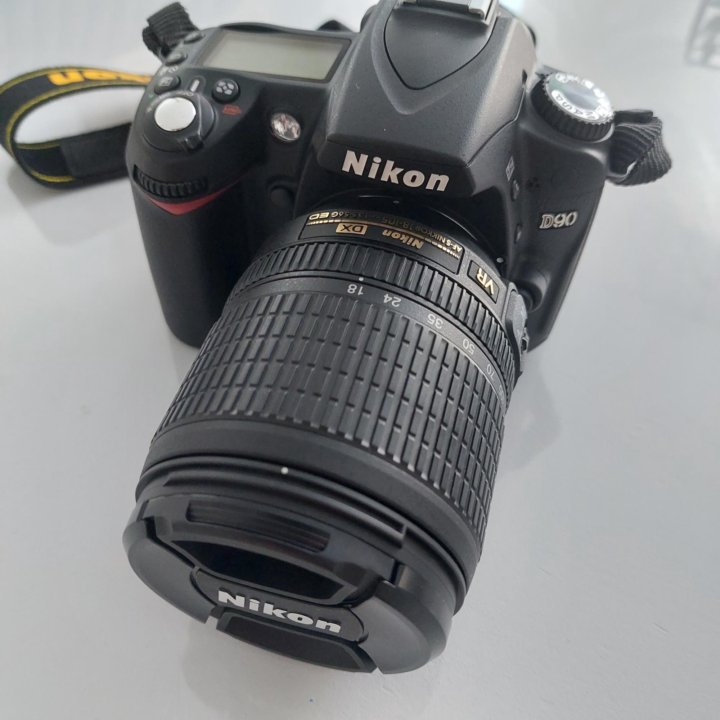 Зеркальный фотоаппарат Nikon D90 Kit 18-105mm