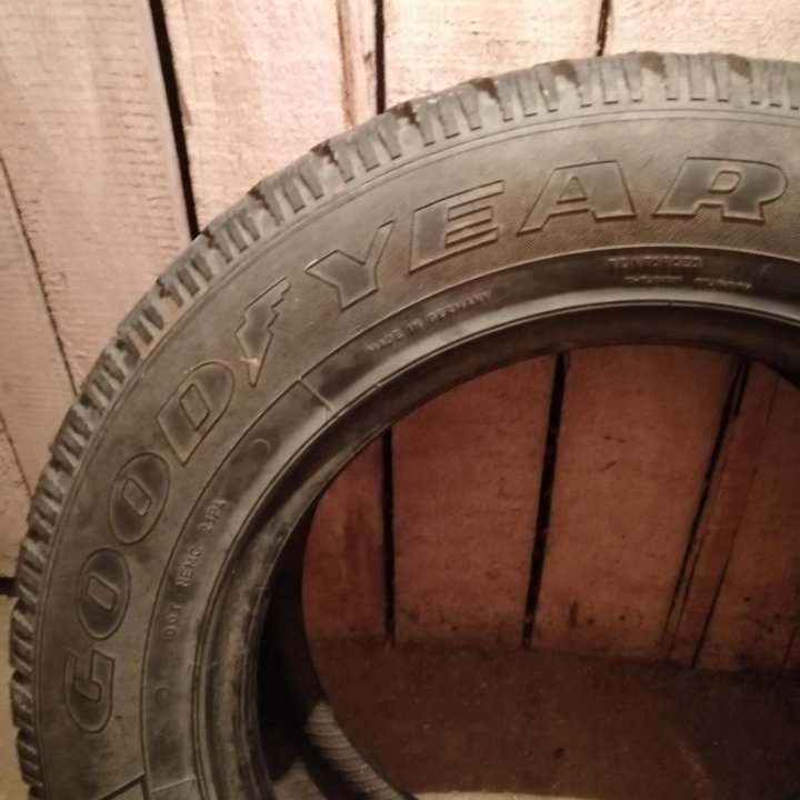 Good Year 235/65R17