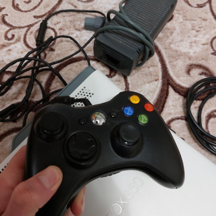 Игровая приставка Xbox 360