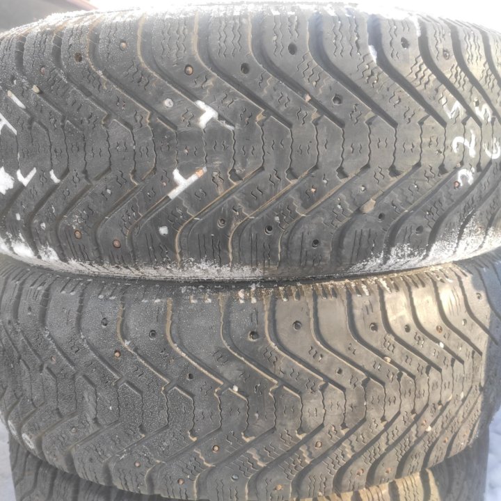 Комплект Goodyear UltraGrip 500, 225/65/17