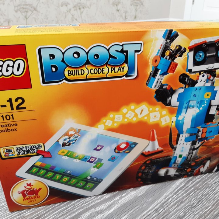 Конструктор LEGO BOOST 17101