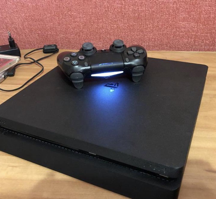 PlayStation 4 Slim