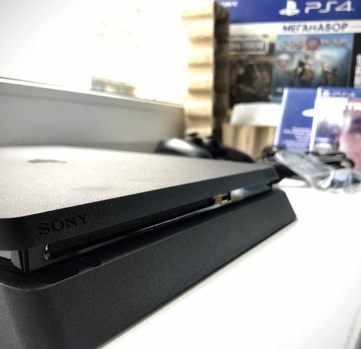 PlayStation 4 slim