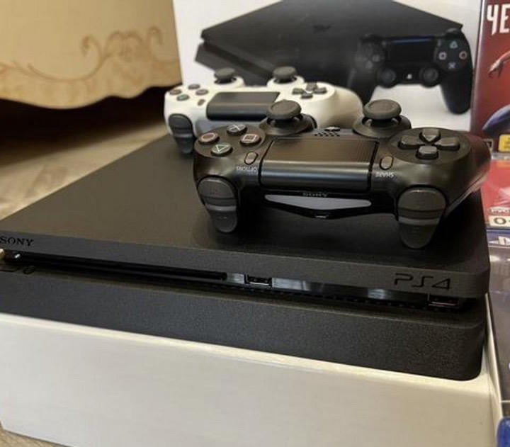 PlayStation 4 slim