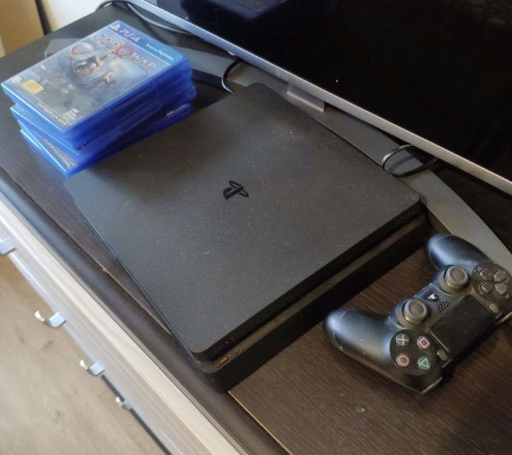 PlayStation 4 slim