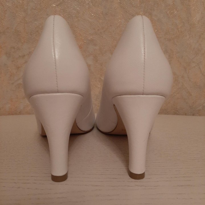 Белые туфли