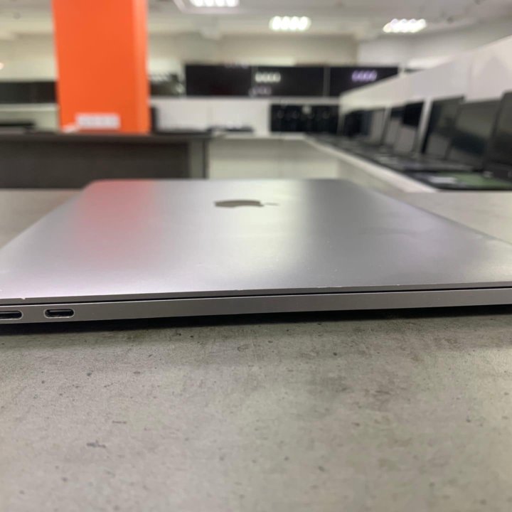 Macbook Pro 13.3 2017 i5 2.3 8GB На гарантии