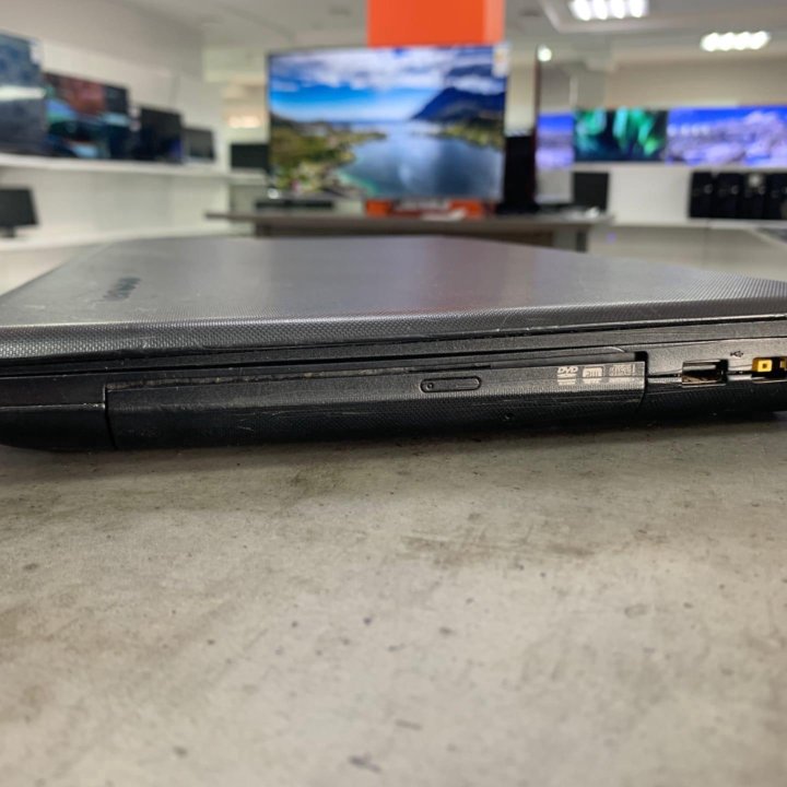 Lenovo i3 3110 4GB AMD R5 M200 500GB 15.6