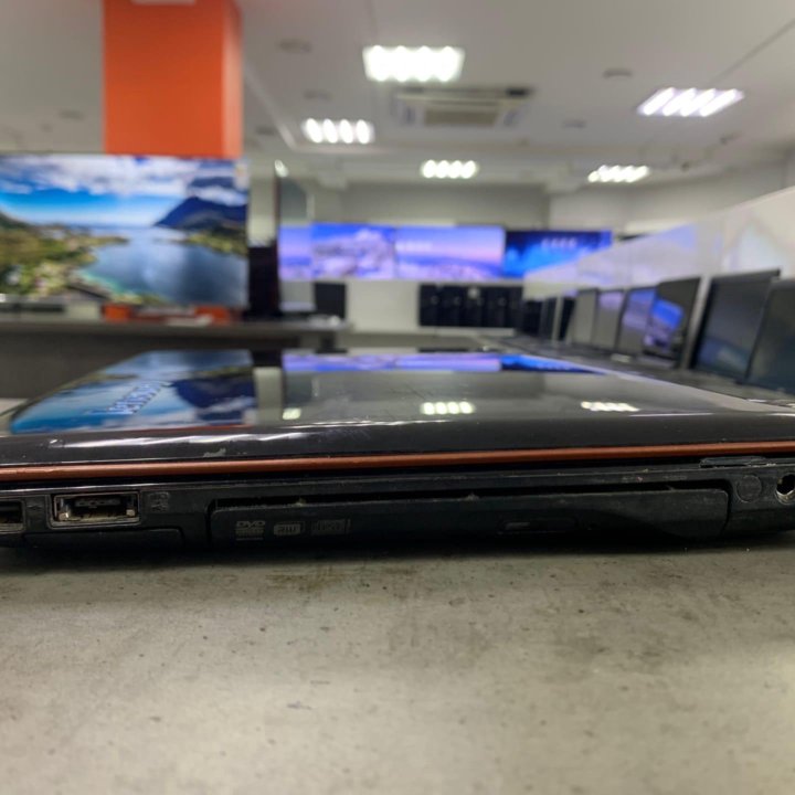 Lenovo i7 Q720 4GB AMD HD 5000 500GB 15.6