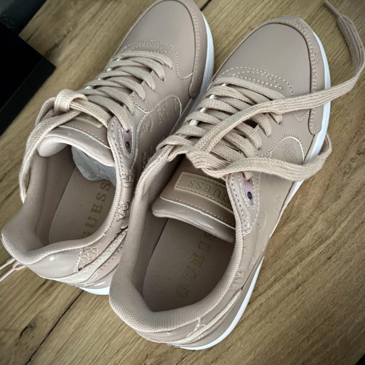 Кроссовки Guess