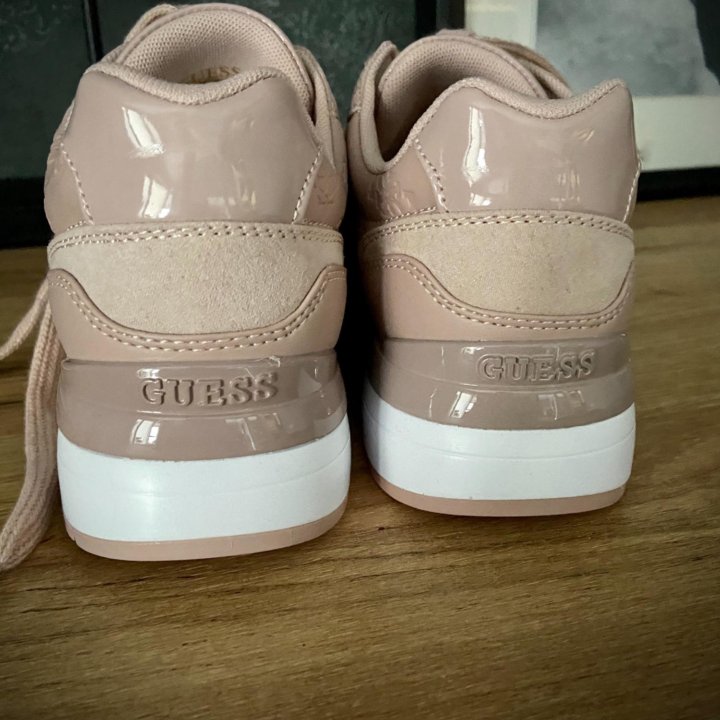 Кроссовки Guess