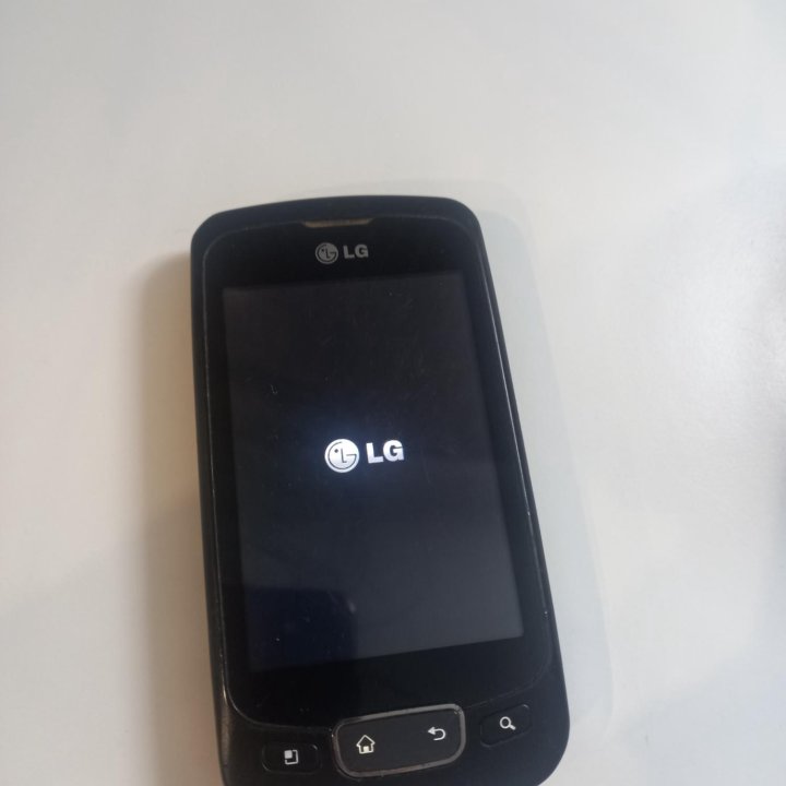 Смартфон LG P500