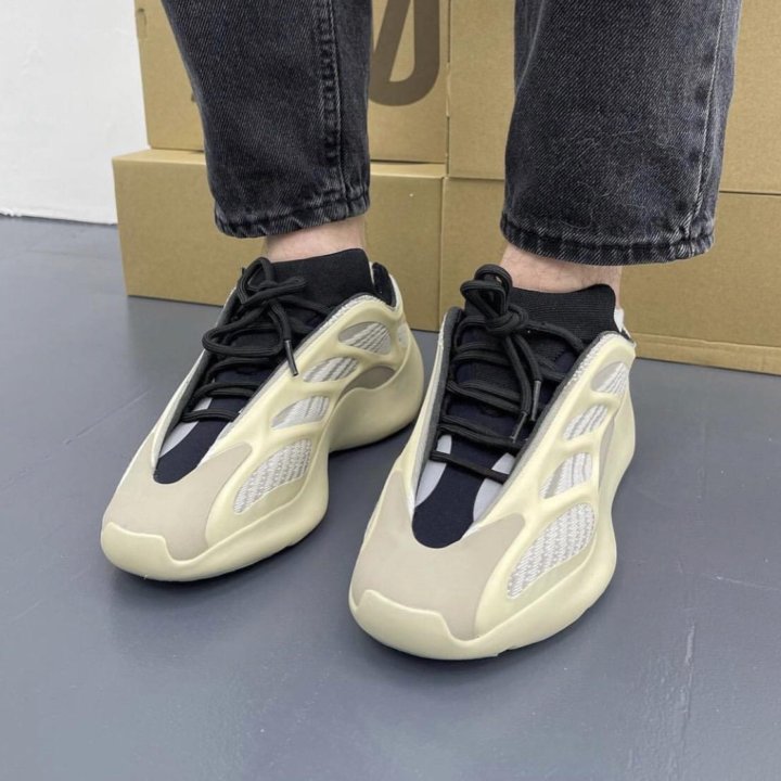  Кроссовки Adidas Yeezy 700 V3