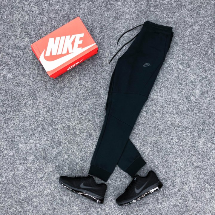  Спортивные штаны Nike