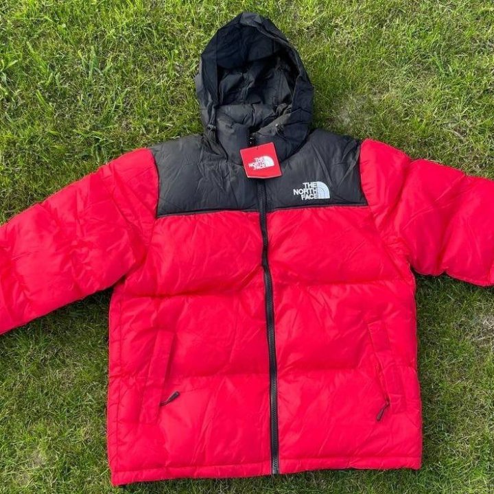 Куртка утепленная The North Face красная.