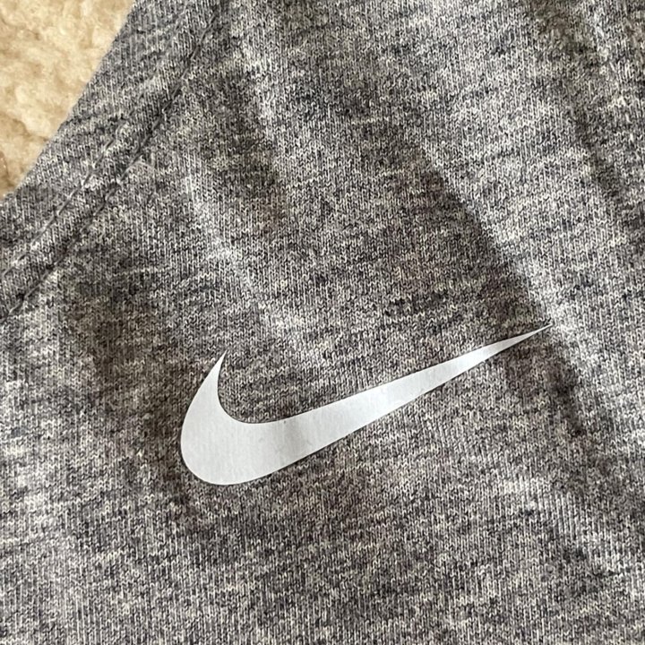 Спортивная майка Nike