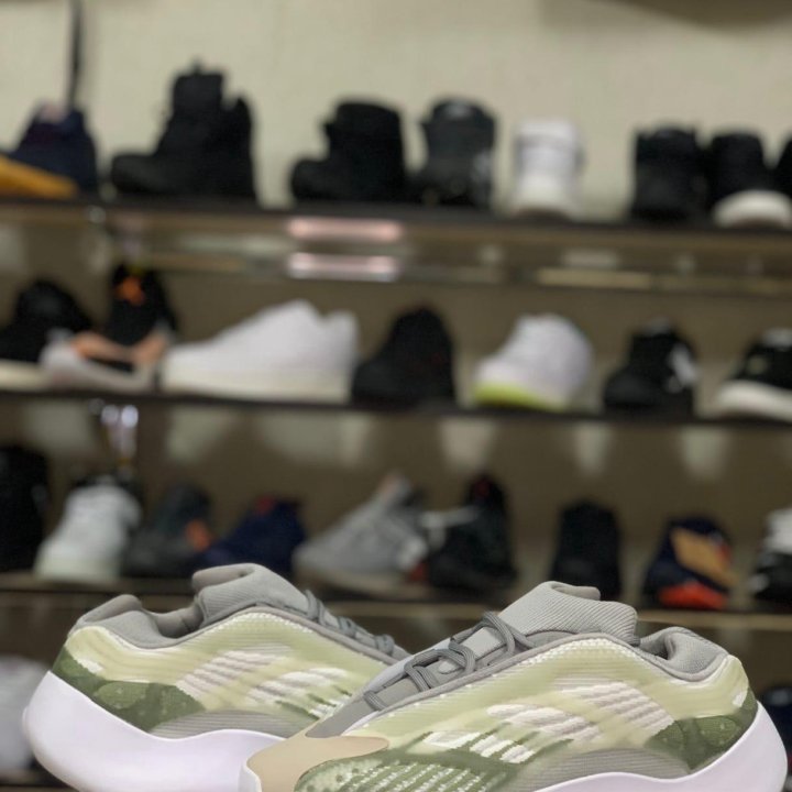 Кроссовки Adidas yeezy 700 V3