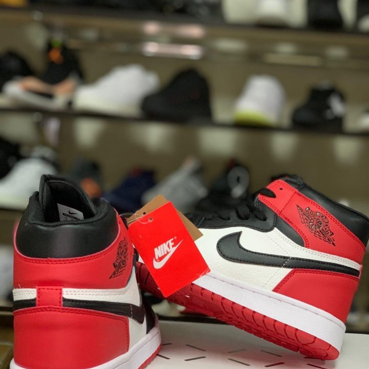 Кроссовки Nike Air Jordan 1