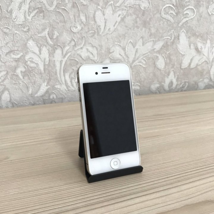 Телефон iPhone 4s