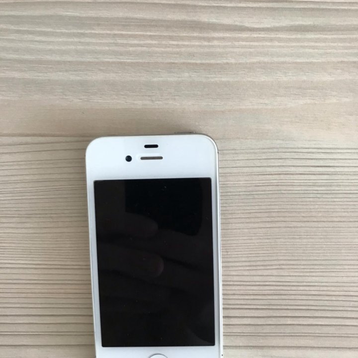 Телефон iPhone 4s