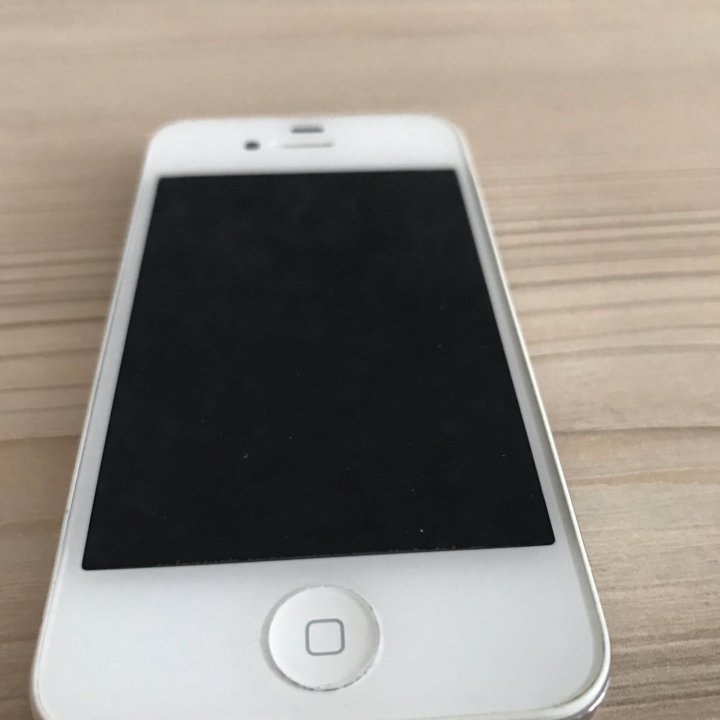 Телефон iPhone 4s