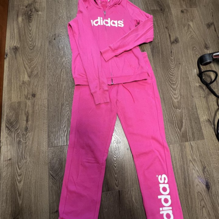 Спортивный костюм adidas