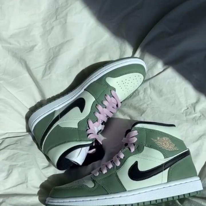  Кроссовки Nike Air Jordan 1