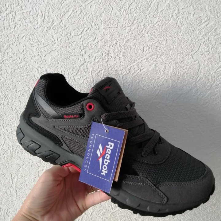 Новые кроссовки Reebok р.43,44