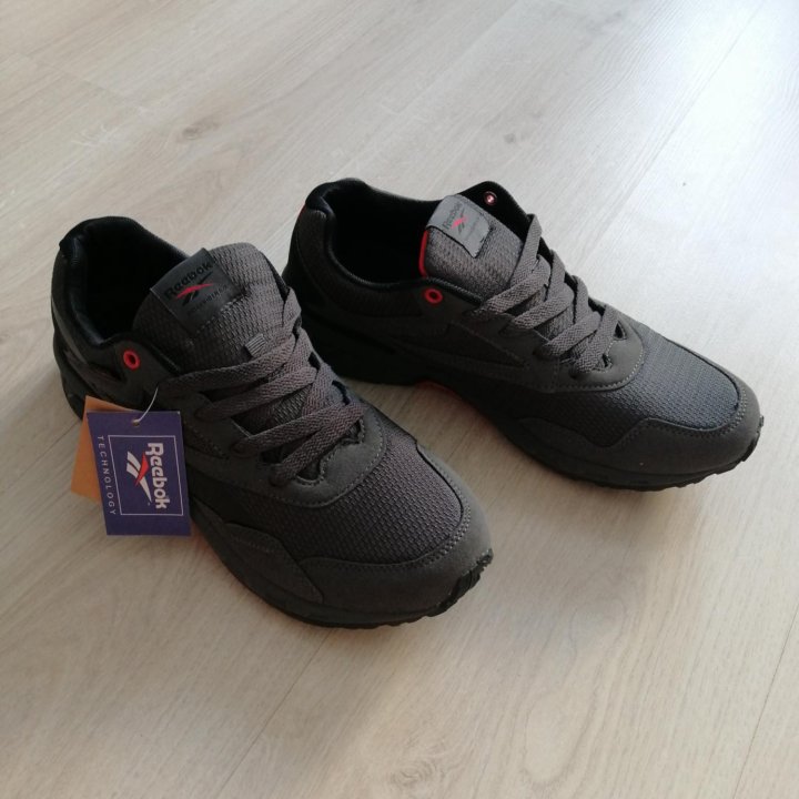 Новые кроссовки Reebok р.43,44