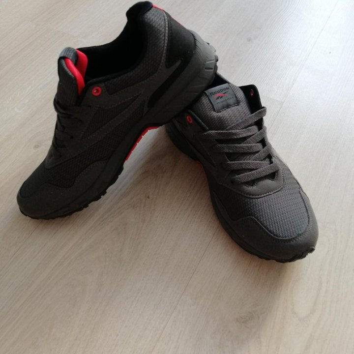 Новые кроссовки Reebok р.43,44