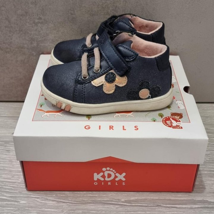 Кеды для девочки бу 22 размер